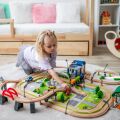 2Kids Toys Vláčikodráha Mesto a Dedina 200 dielov