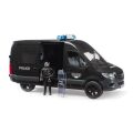 Bruder MB Sprinter s policajtom ťažkoodencom