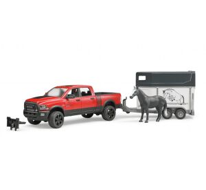 Bruder Terénne auto RAM s prepravníkom na koňa