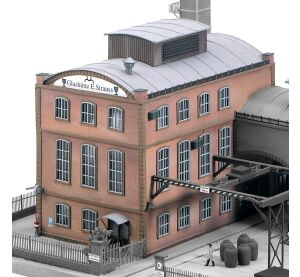 Piko Authentic Edition Hlavná budova sklárne E. Strauss - 61116